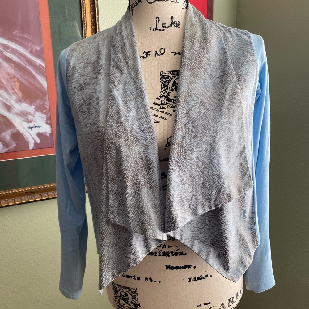 THREE Gorgeous Moto-Cotton Model Light Cardigans - Picture 4 of 15
